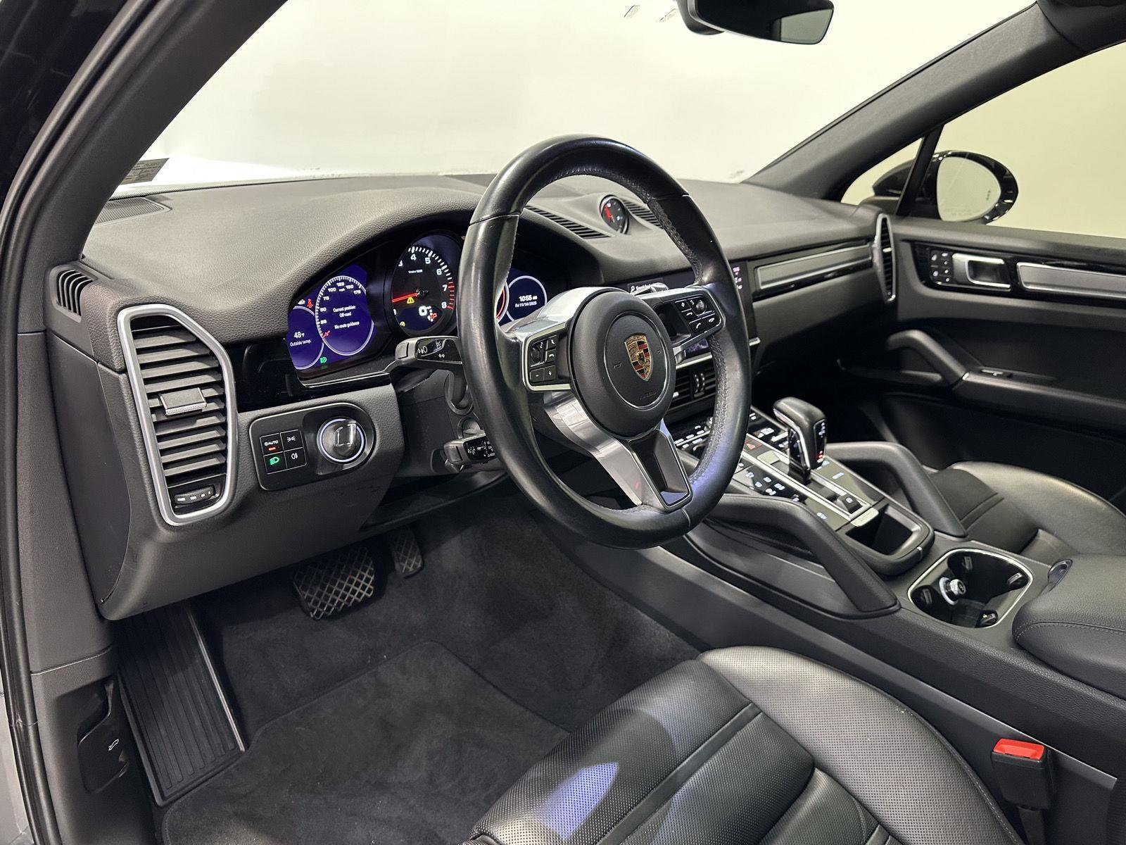 Used 2022 Porsche Cayenne Platinum Edition image 4