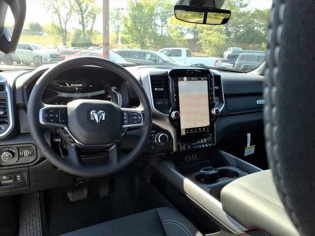 New 2026 RAM 1500 4x4 Crew Cab image 12