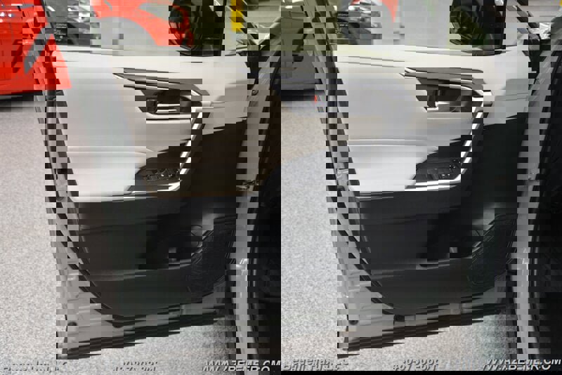 Used 2019 Toyota RAV4 XLE w/ Convenience Package image 36