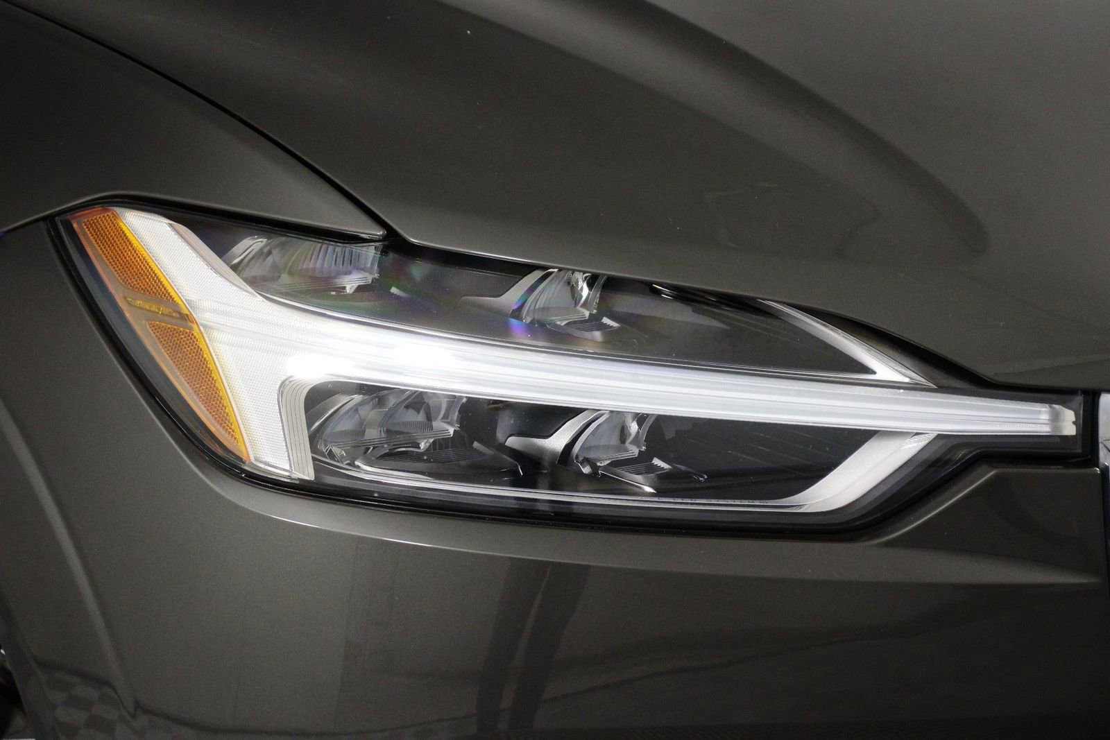 Used 2020 Volvo XC60 T5 Momentum w/ Protection Package Premier image 26