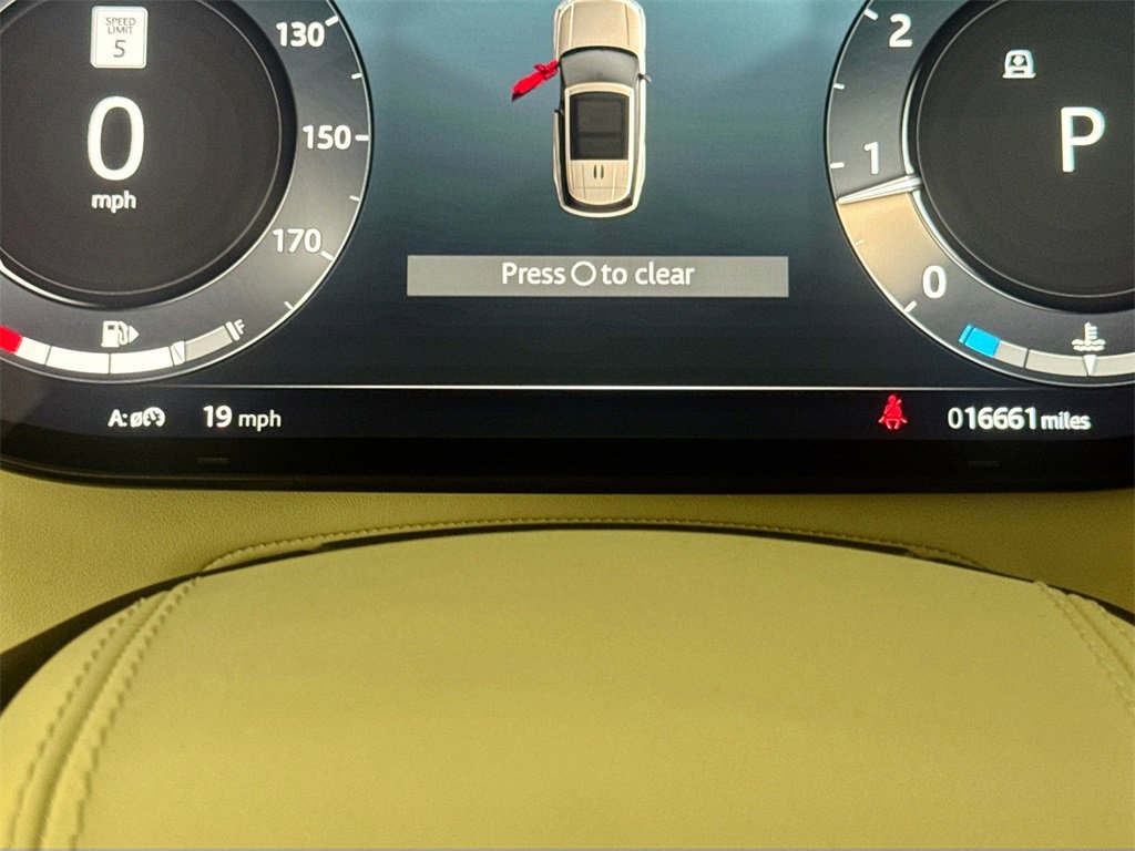 Used 2023 Land Rover Range Rover SE image 12