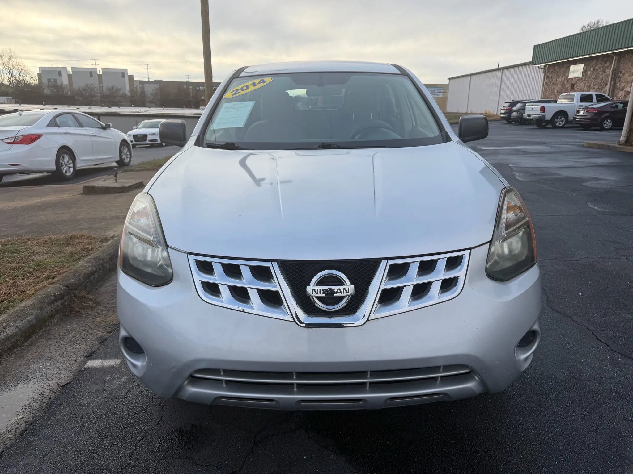 Used 2014 Nissan Rogue S image 2