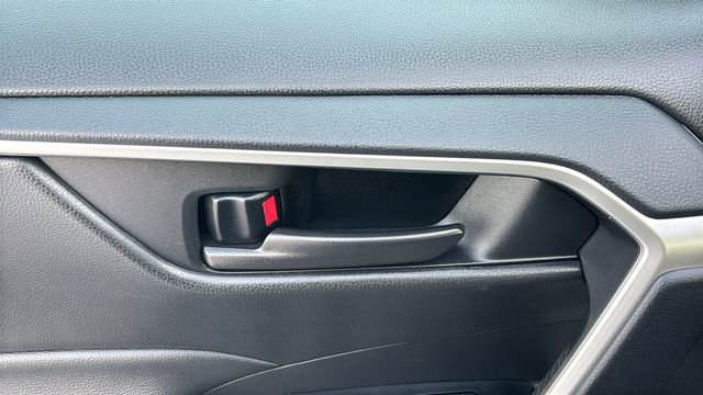 Used 2025 Toyota RAV4 LE image 10