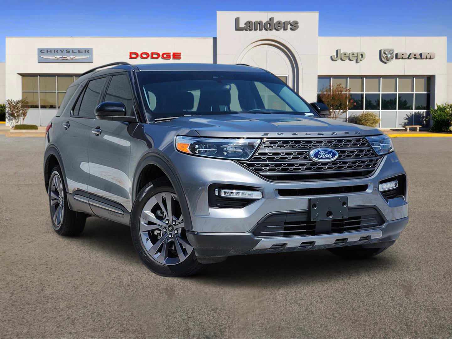 Used 2023 Ford Explorer XLT w/ Equipment Group 202A AWD/4WD image 1