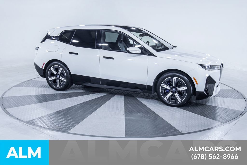 Used 2023 BMW iX xDrive50 w/ Premium Package AWD/4WD image 13