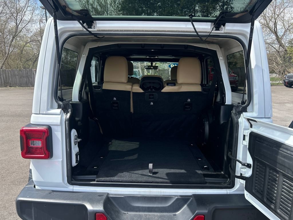 Used 2019 Jeep Wrangler Unlimited Sahara AWD/4WD image 13