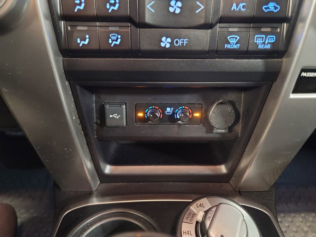 Used 2022 Toyota 4Runner Limited AWD/4WD image 20