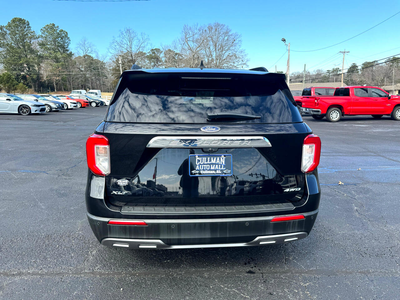 Used 2022 Ford Explorer XLT w/ Equipment Group 202A image 7