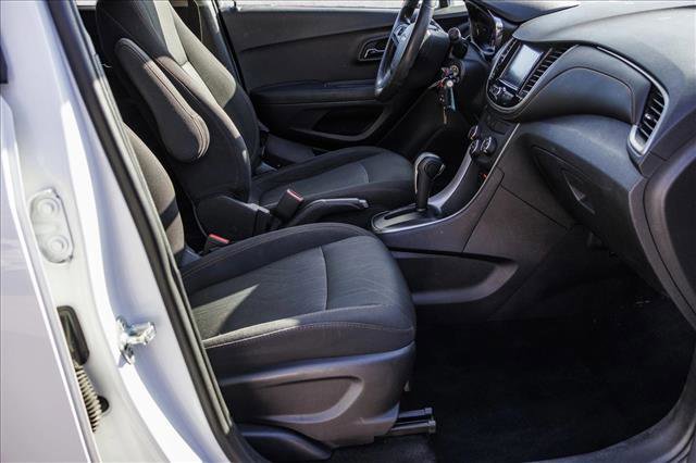 Used 2017 Chevrolet Trax LT image 28