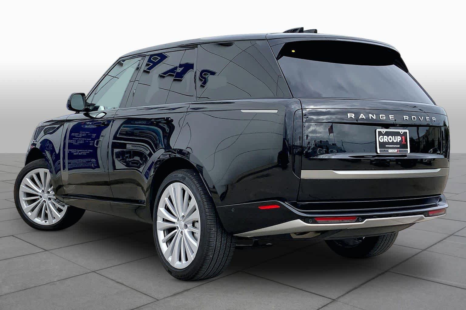 Used 2025 Land Rover Range Rover SE AWD/4WD image 12