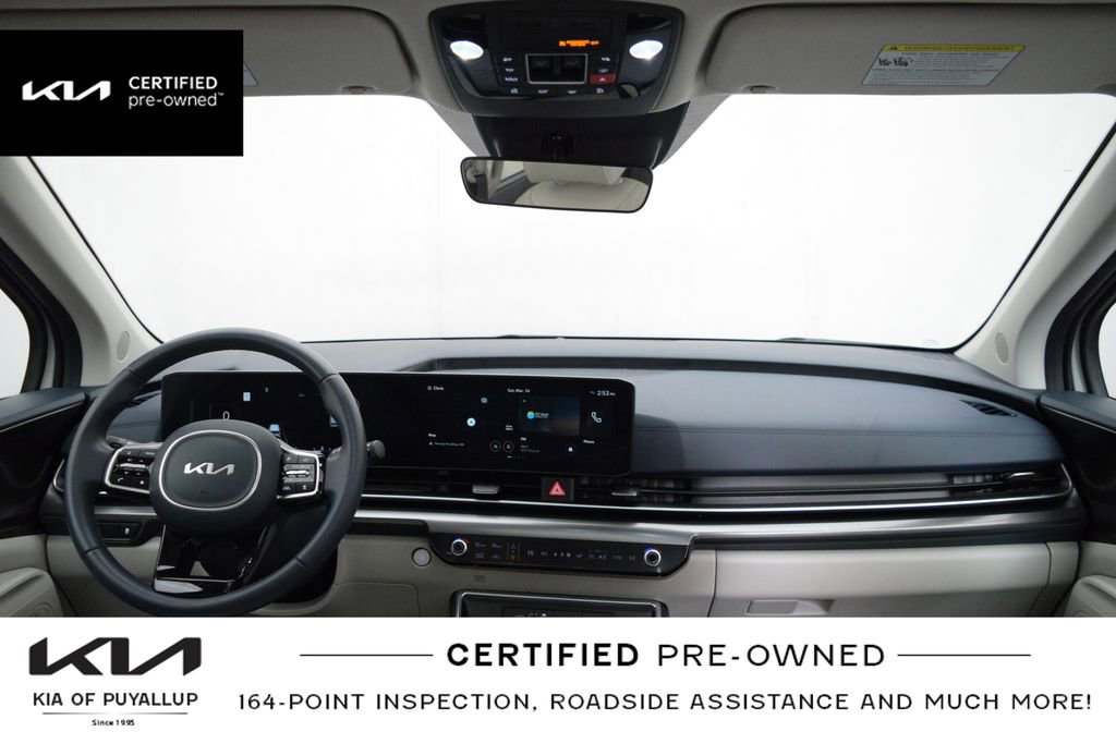 Used 2025 Kia Carnival SX w/ SX Dark Edition Package image 17