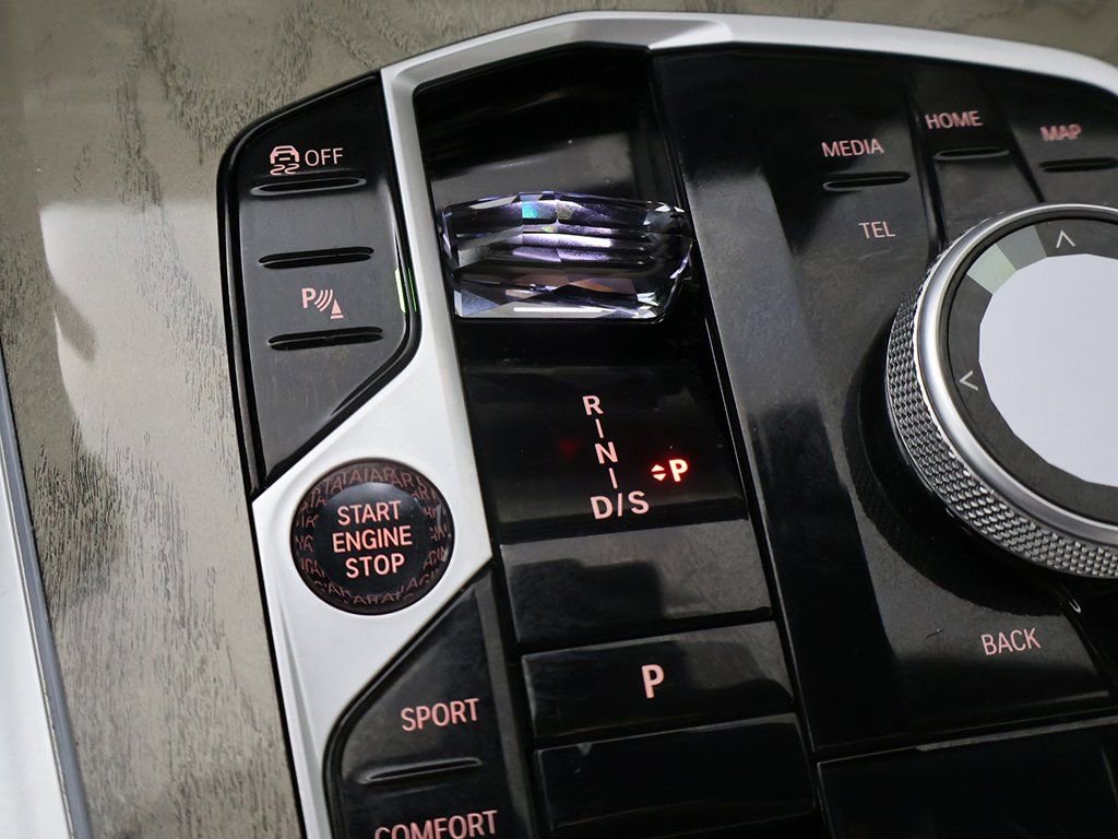 Used 2024 BMW X7 xDrive40i w/ Executive Package image 58