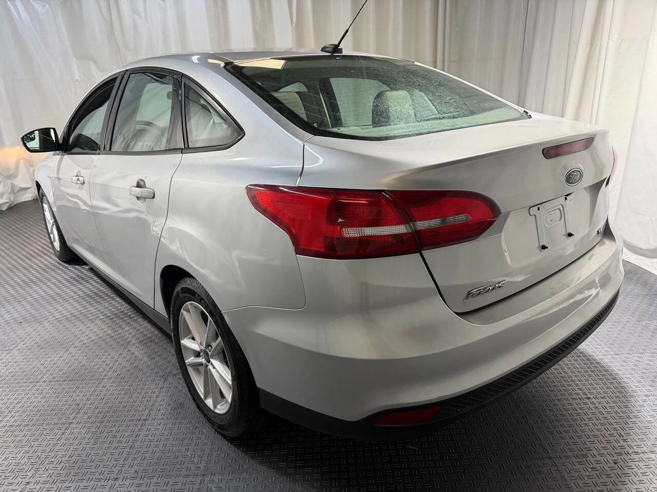 Used 2017 Ford Focus SE image 4