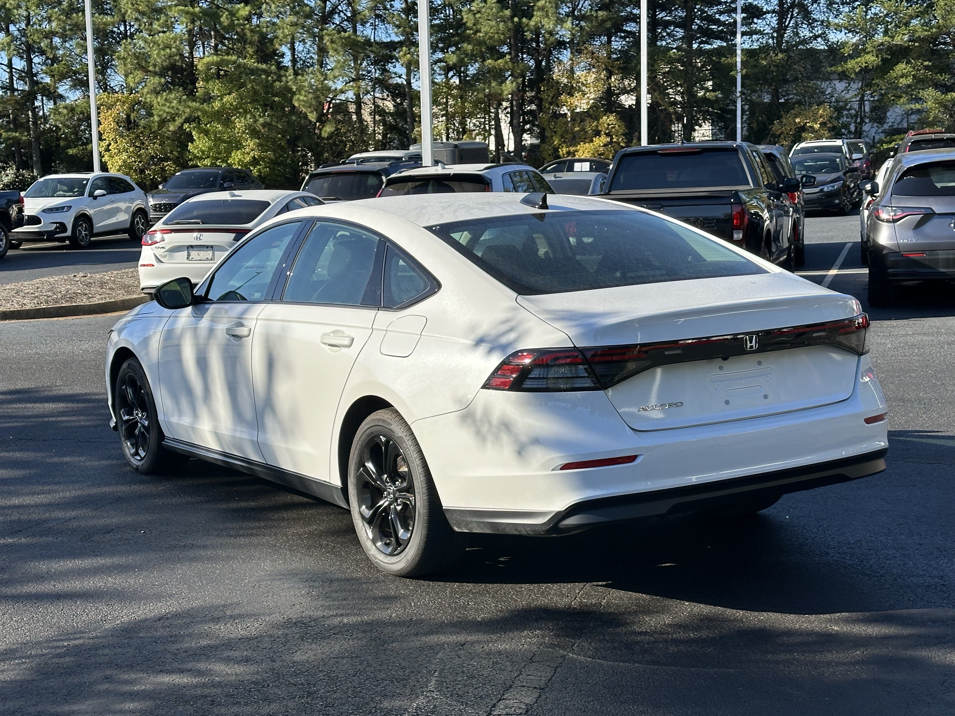 Used 2025 Honda Accord SE image 11