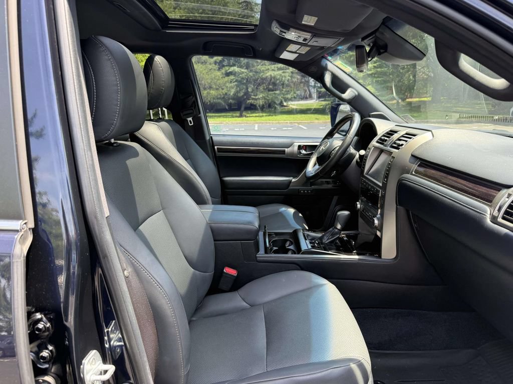 Used 2021 Lexus GX 460 w/ Accessory Package AWD/4WD image 13