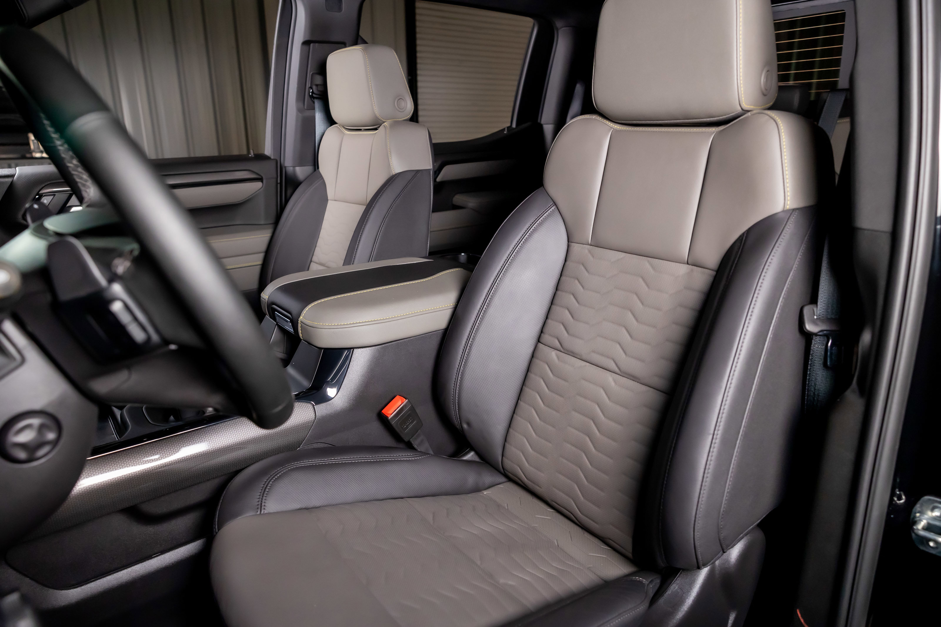 Used 2025 Chevrolet Silverado 1500 ZR2 w/ Technology Package image 4