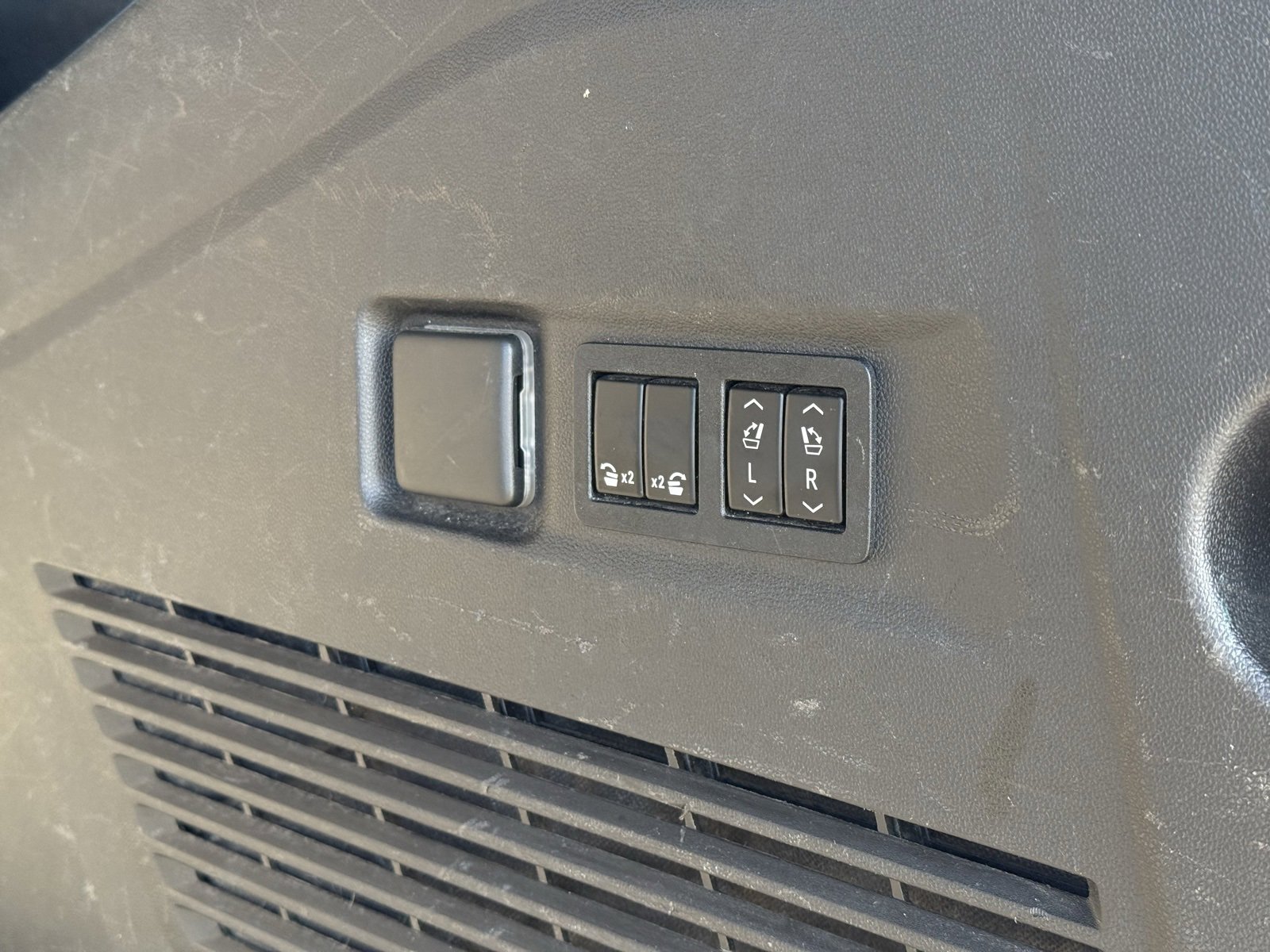 Used 2021 Chevrolet Suburban Premier image 26