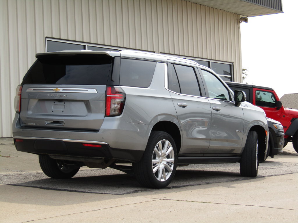 Used 2024 Chevrolet Tahoe High Country AWD/4WD image 3