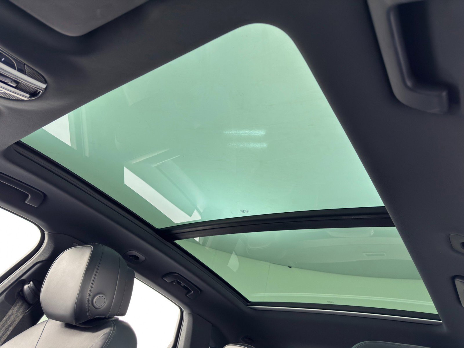 Used 2020 Porsche Cayenne E-Hybrid w/ Premium Package image 12