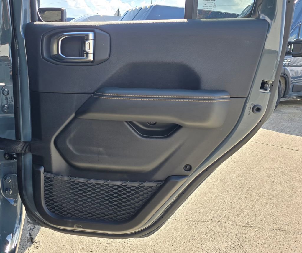 Used 2025 Jeep Wrangler Unlimited Sahara w/ Safety Group image 20