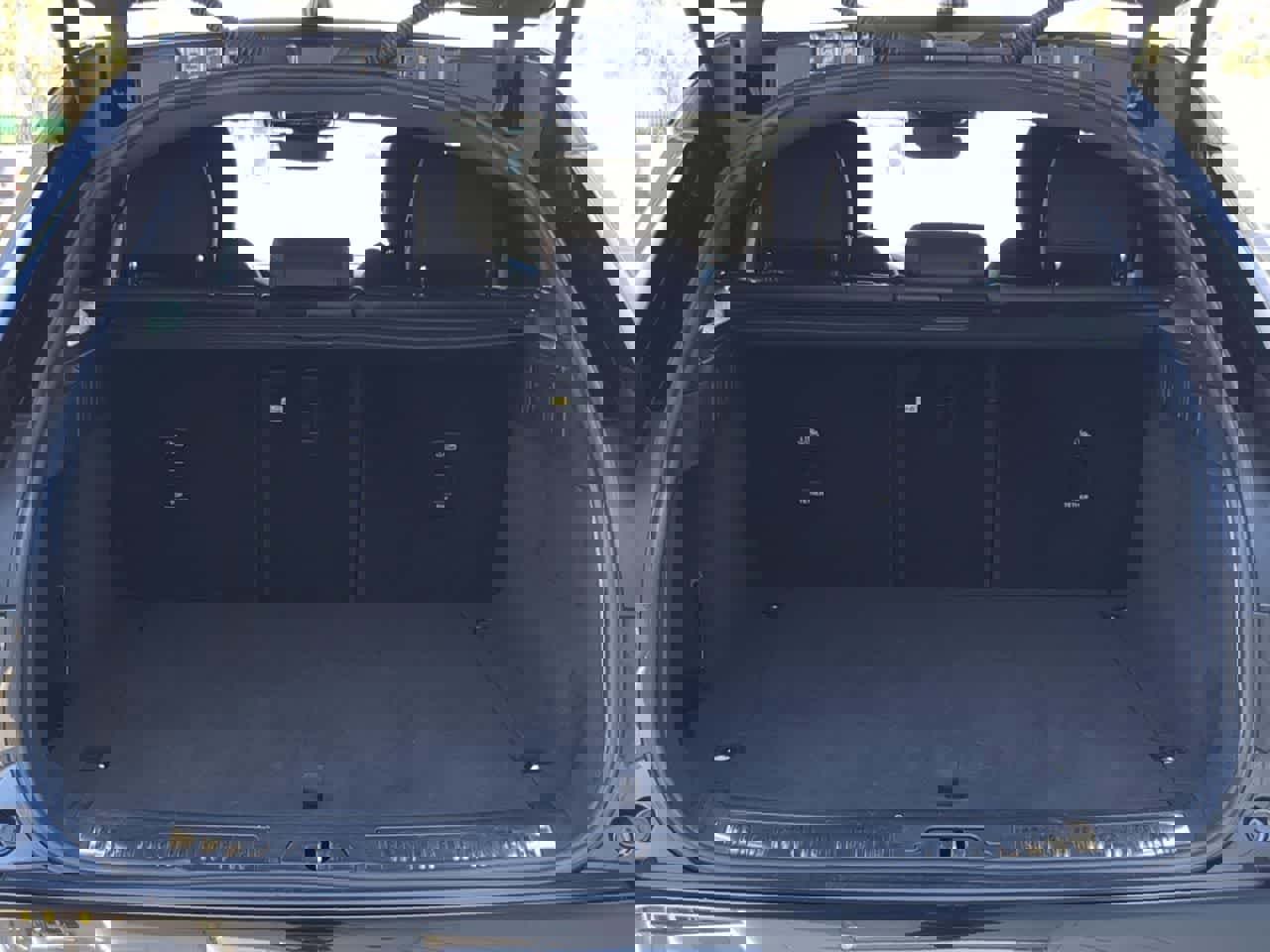 Certified 2025 Land Rover Range Rover Velar Dynamic SE image 34