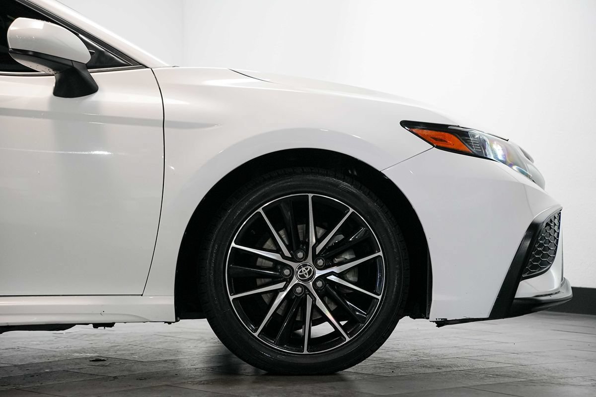 Used 2021 Toyota Camry SE FWD image 9