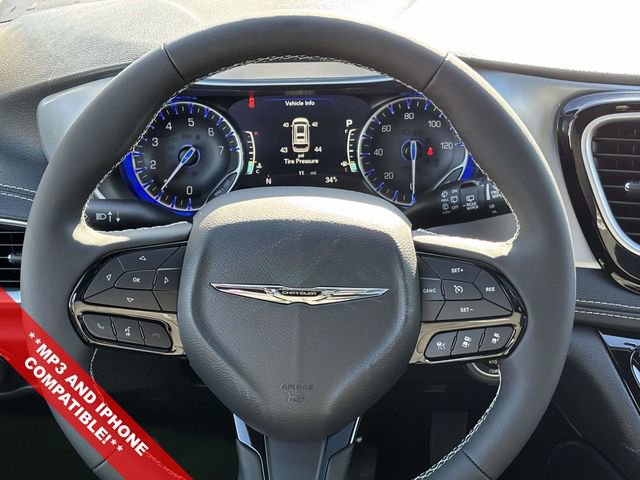 New 2026 Chrysler Pacifica Limited w/ Uconnect Theater Family Group image 14