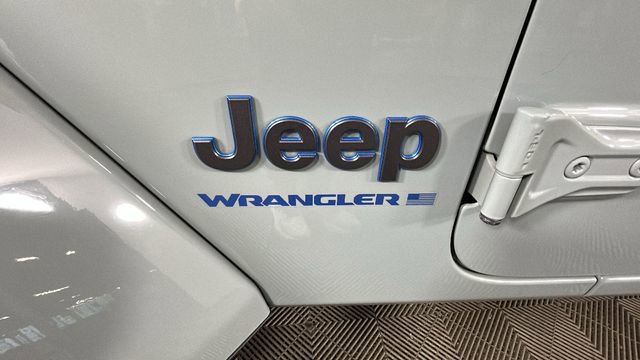 Used 2024 Jeep Wrangler Unlimited w/ Convenience Group AWD/4WD image 10