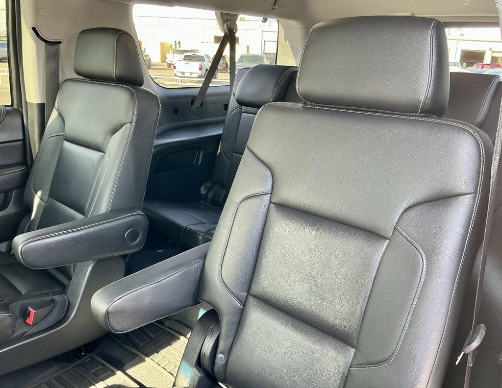 Used 2020 Chevrolet Suburban LT w/ Luxury Package image 28