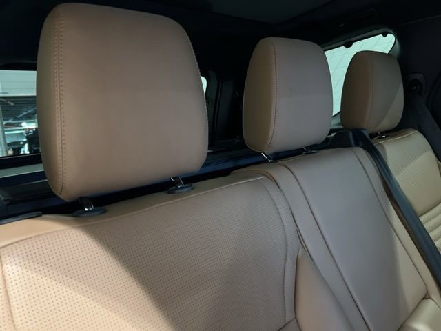 Used 2024 Land Rover Discovery Dynamic SE AWD/4WD image 45