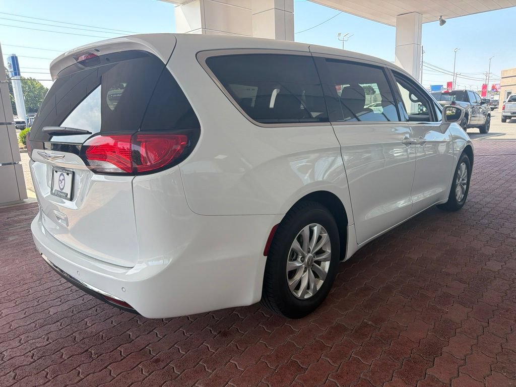 Used 2018 Chrysler Pacifica Touring Plus FWD image 4
