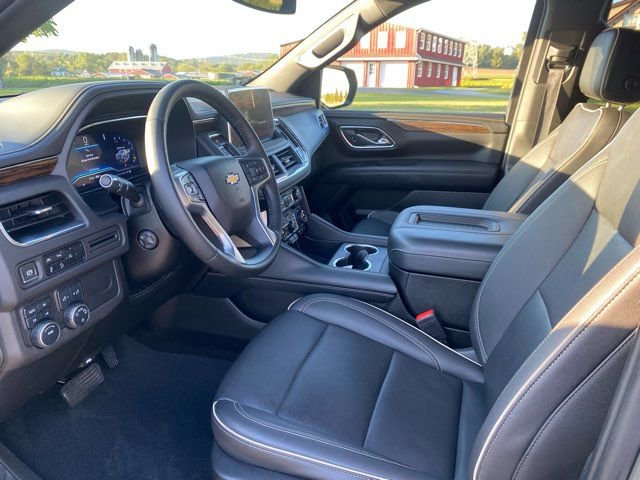 Used 2023 Chevrolet Suburban Premier image 9