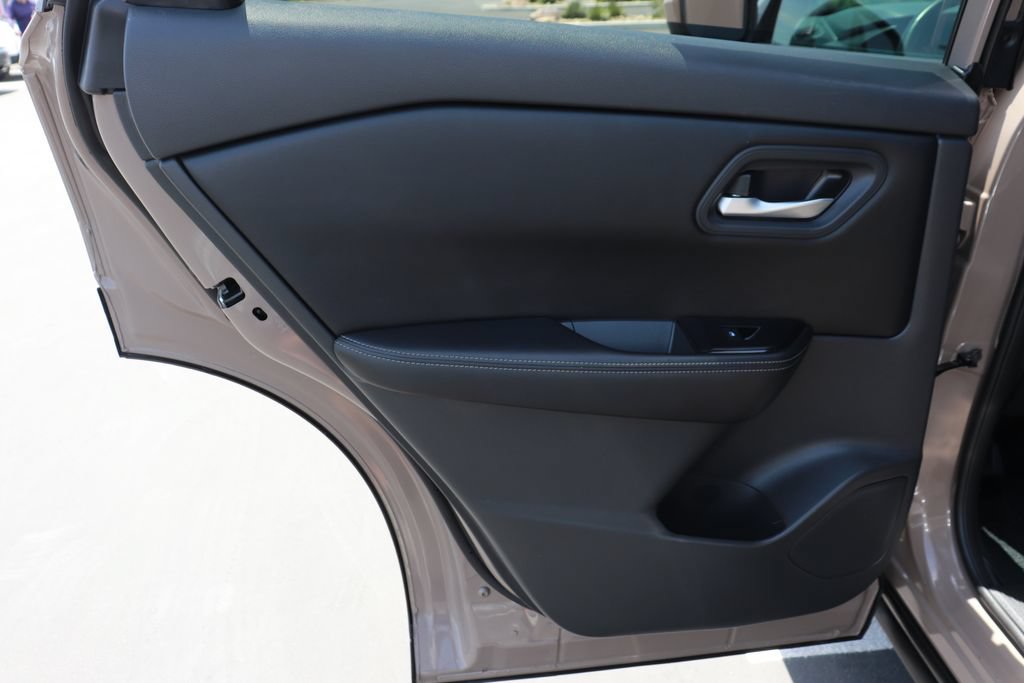 Used 2025 Nissan Rogue SV FWD image 11