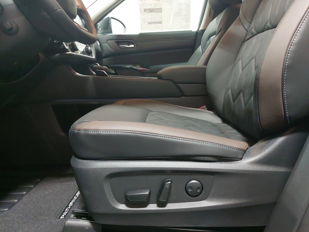 New 2026 Nissan Pathfinder Platinum image 32