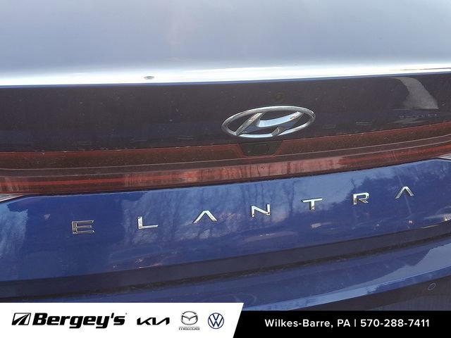 Used 2023 Hyundai Elantra Limited image 11