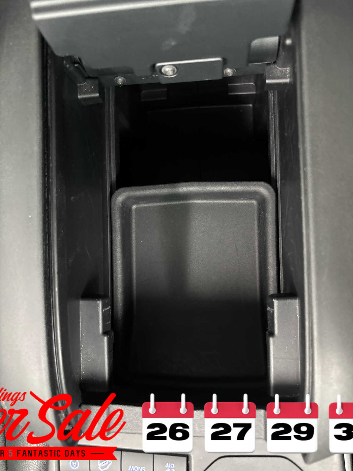 Used 2020 Toyota Highlander XLE image 30