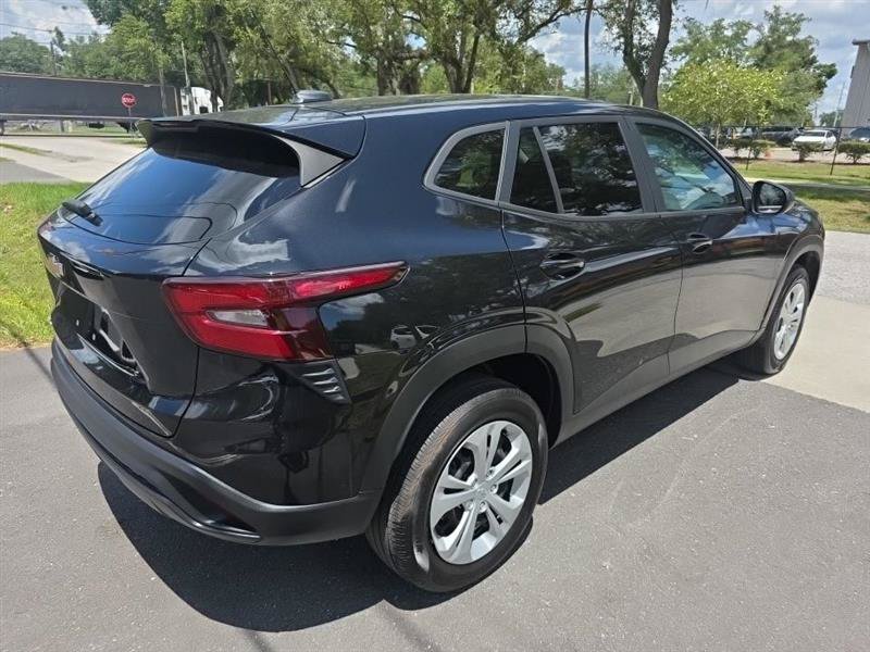 Used 2025 Chevrolet Trax LS FWD image 9