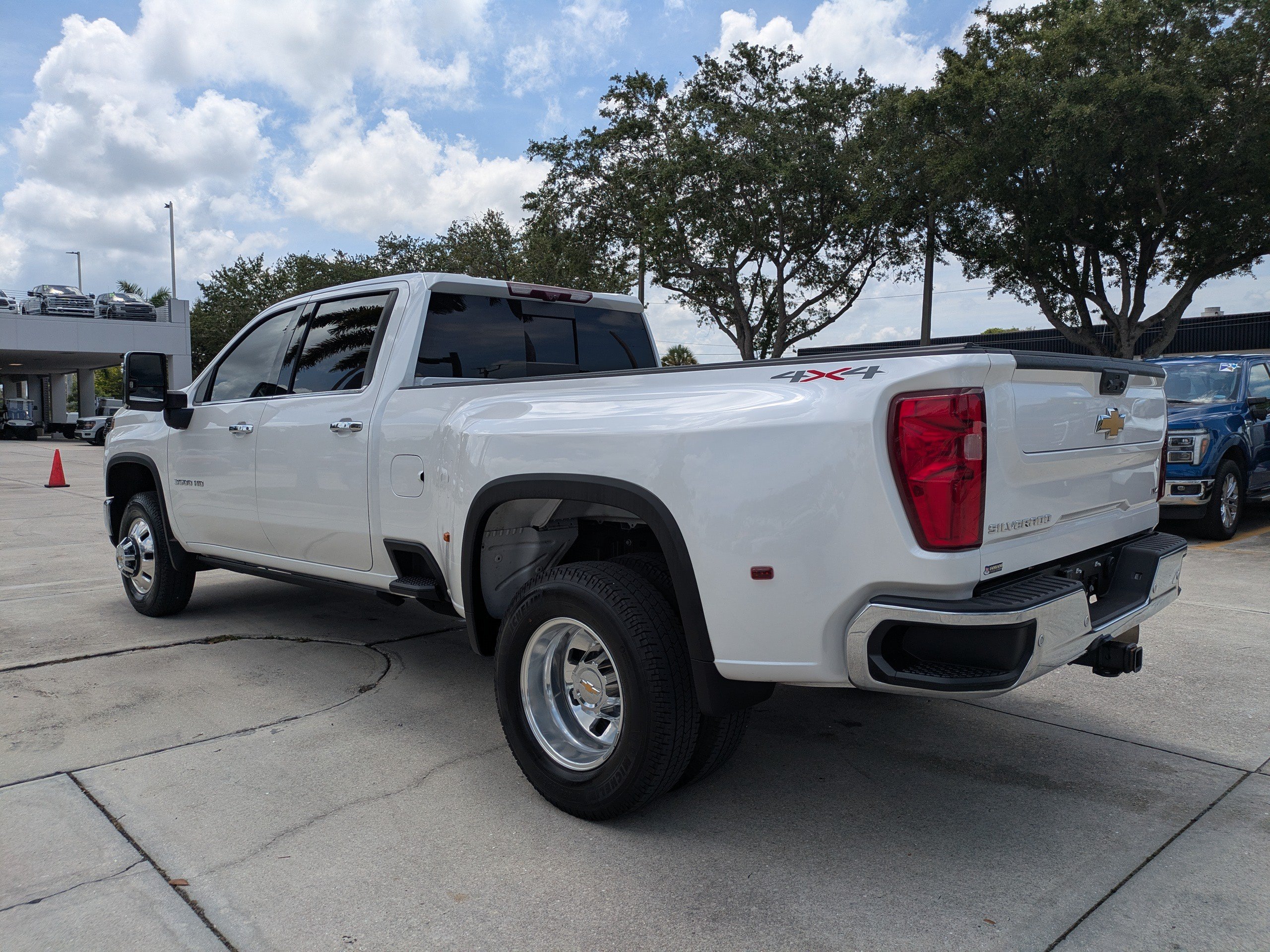 Used 2024 Chevrolet Silverado 3500 LTZ w/ LTZ Plus Package AWD/4WD image 6