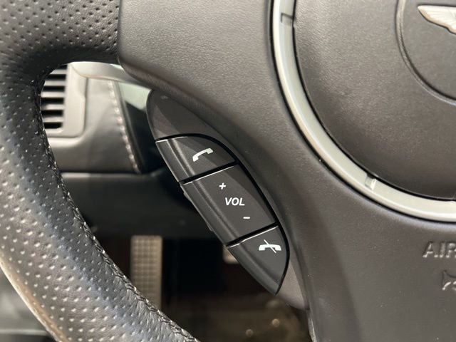 Used 2013 Aston Martin V8 Vantage Roadster RWD image 38