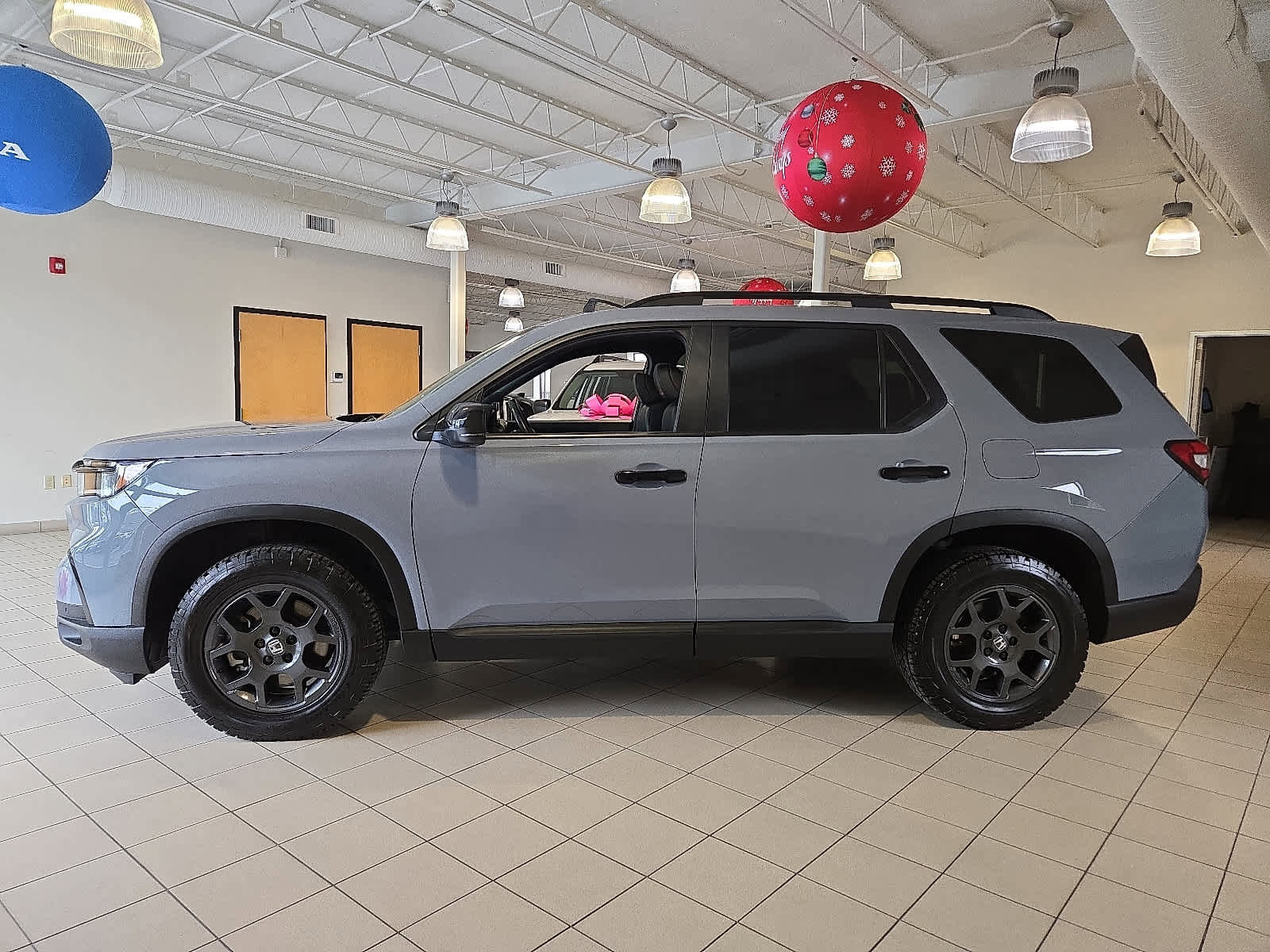 Certified 2025 Honda Pilot TrailSport image 8