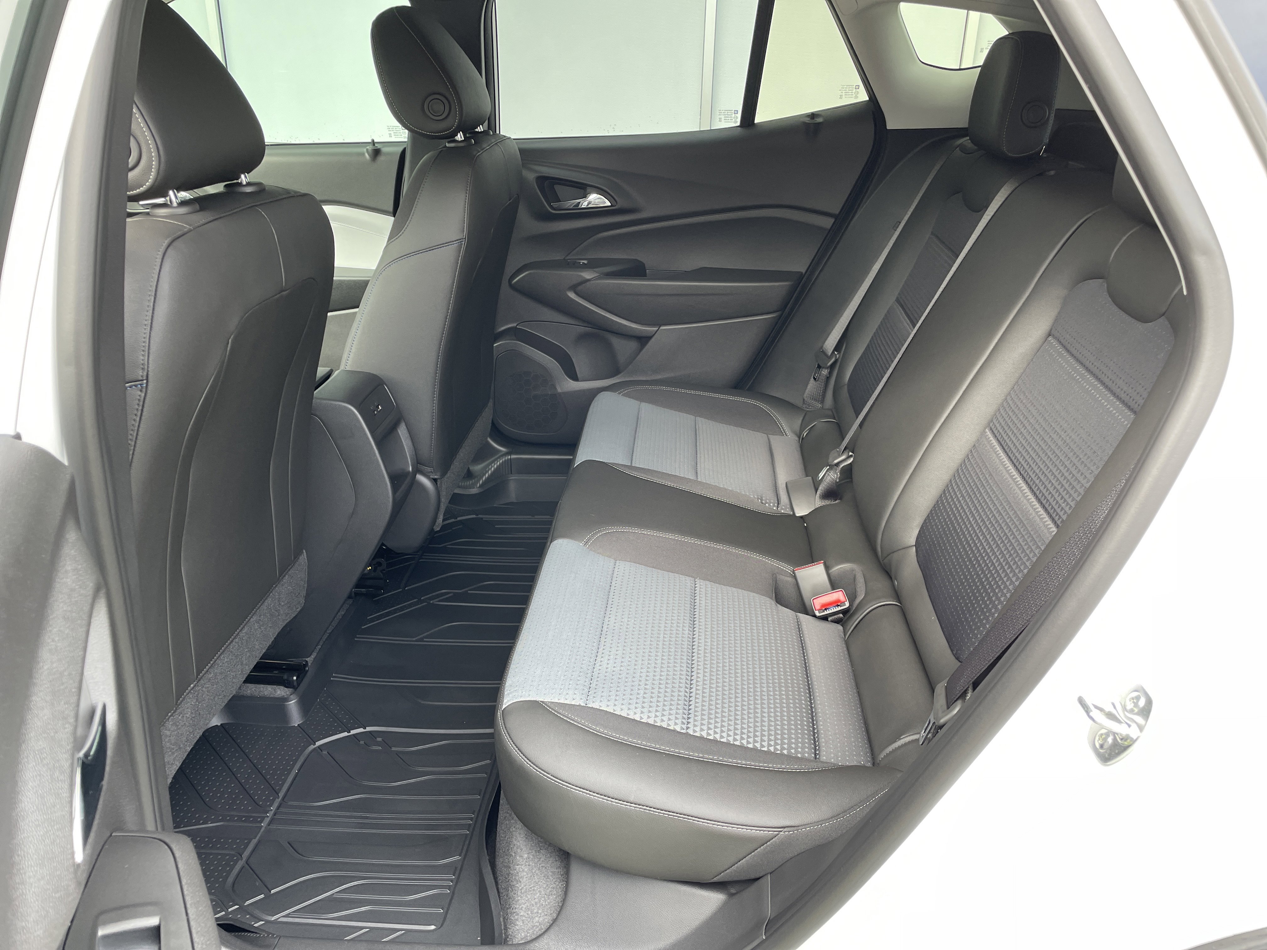 New 2025 Chevrolet Trax LT w/ Driver Confidence Package image 28