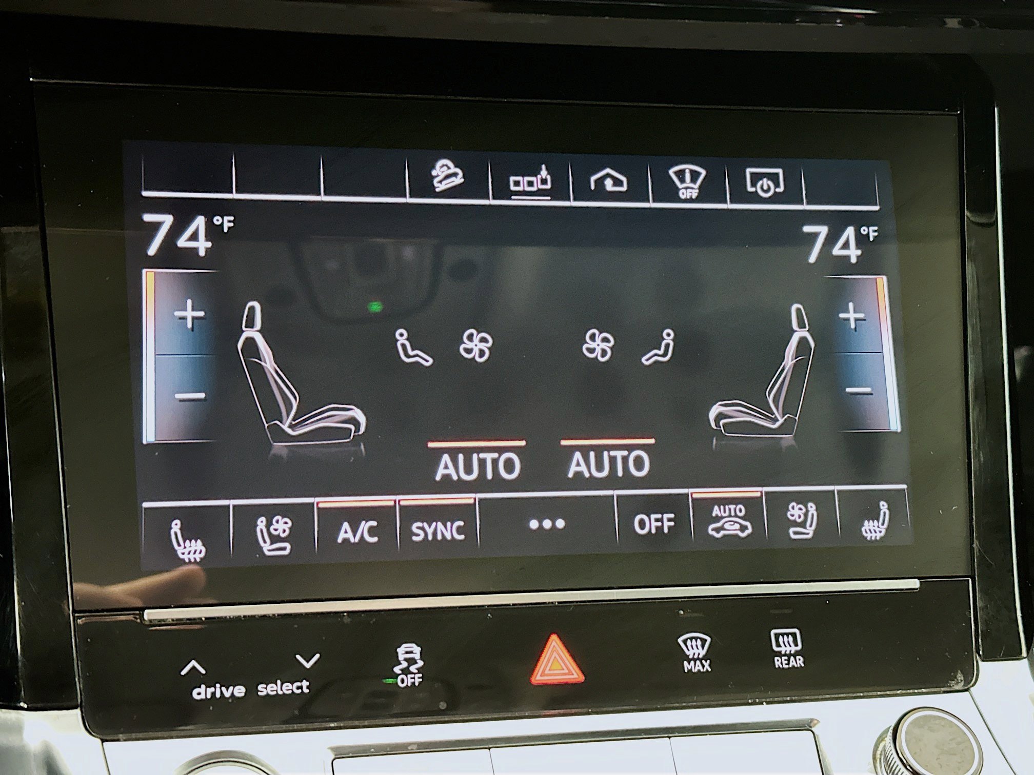 Used 2019 Audi e-tron Prestige w/ Prestige Package image 16