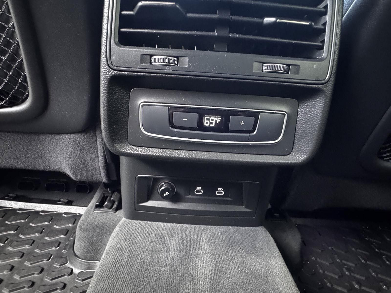 Used 2025 Audi Q8 Premium AWD/4WD image 16