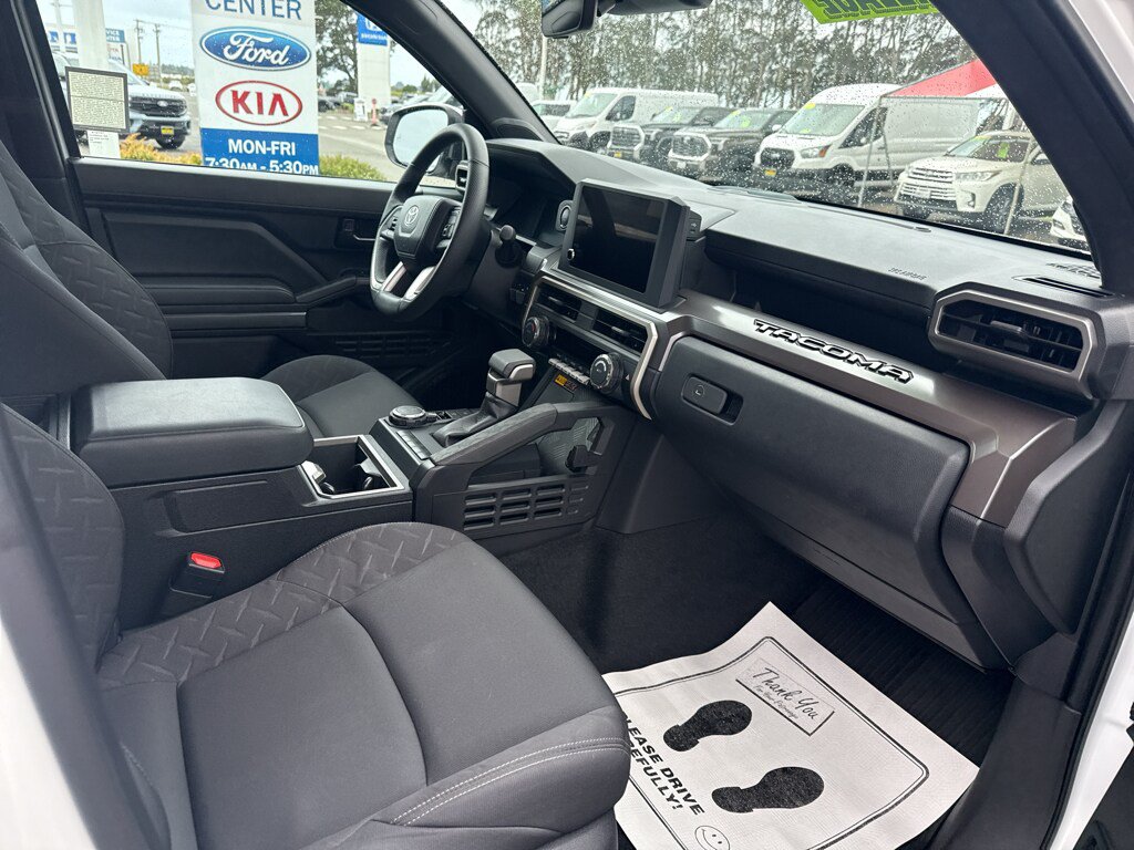 Used 2024 Toyota Tacoma SR5 w/ SR5 Upgrade Package AWD/4WD image 21