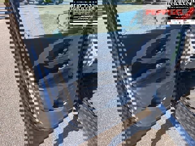 Used 2024 GMC Terrain SLT w/ Tech Package image 11