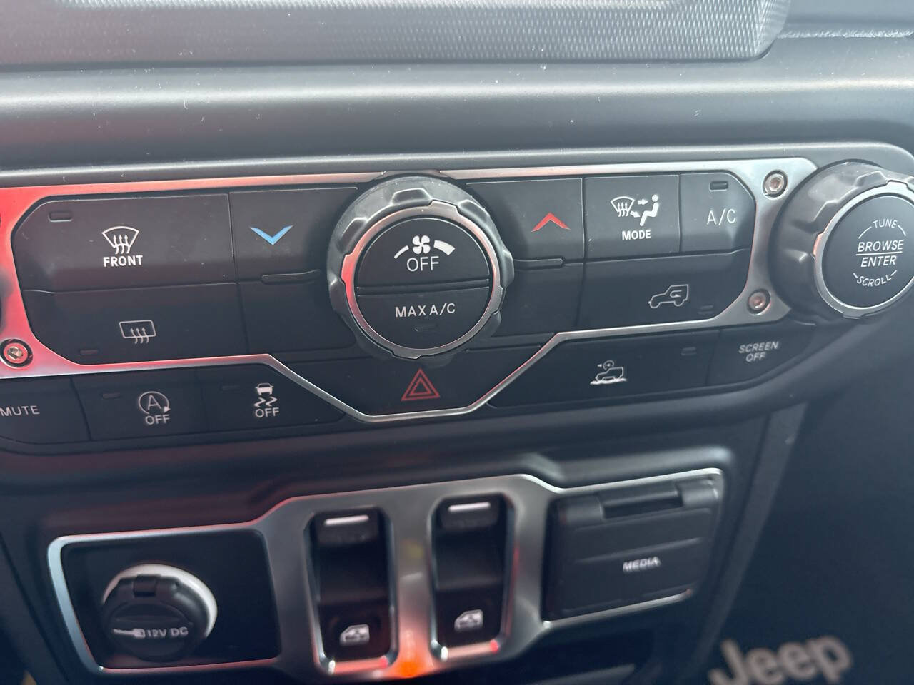 Used 2023 Jeep Wrangler Sport AWD/4WD image 35