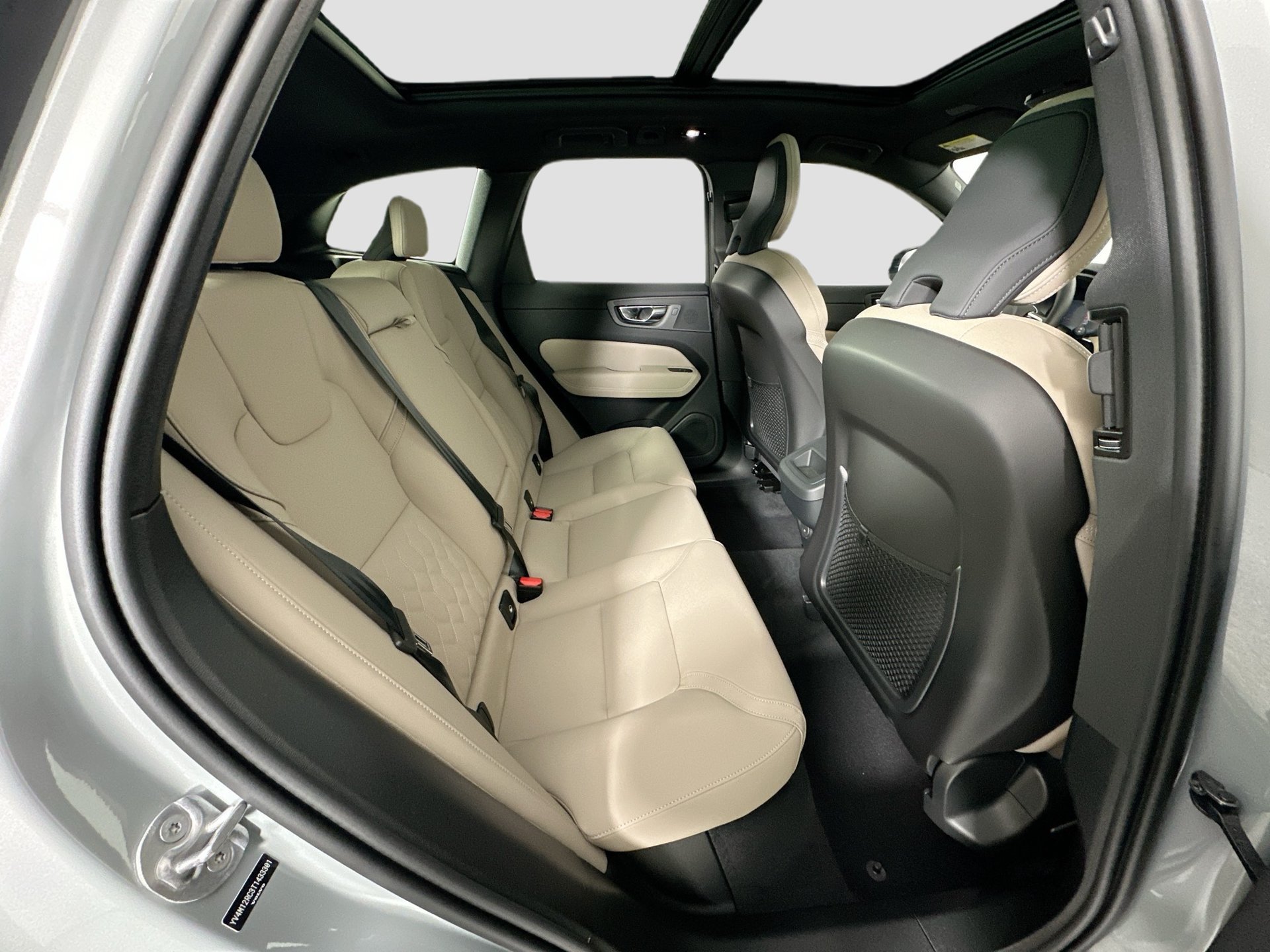 New 2026 Volvo XC60 B5 Plus w/ Protection Package Premier AWD/4WD image 28