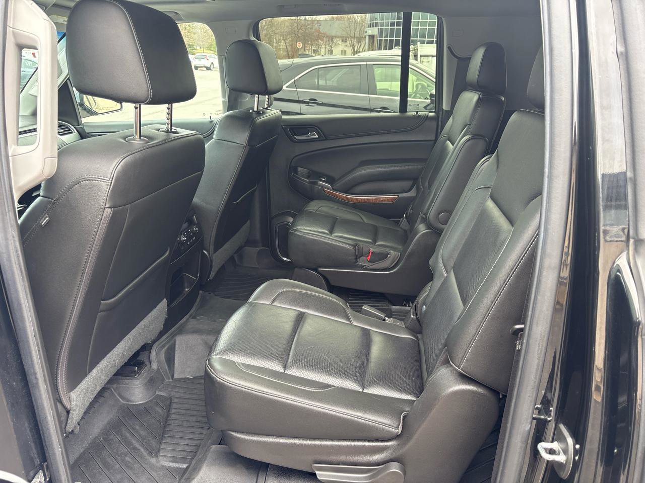 Used 2019 Chevrolet Suburban Premier AWD/4WD image 34