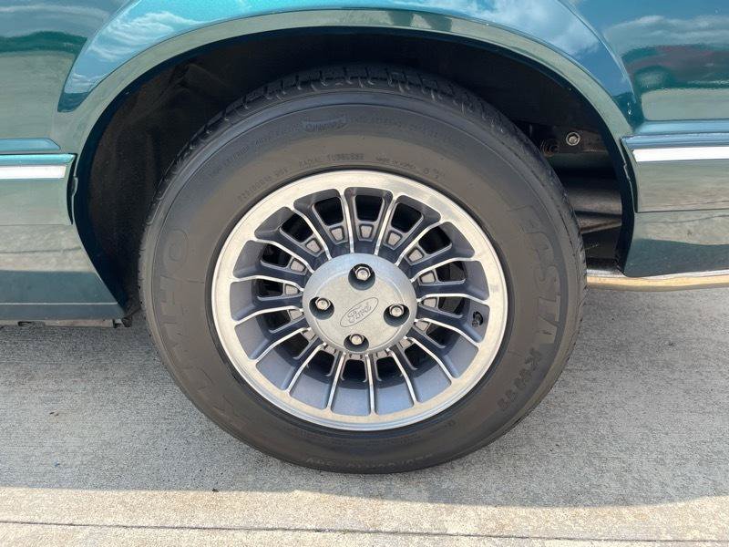 Used 1990 Ford Mustang LX RWD image 16