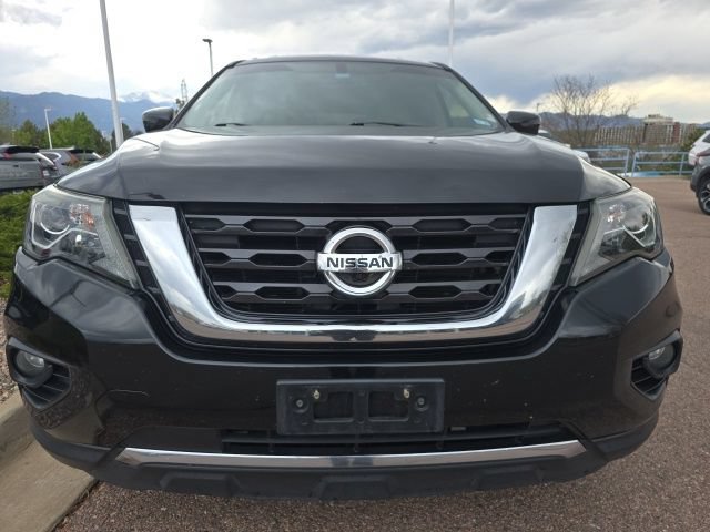 Used 2020 Nissan Pathfinder Platinum FWD image 2